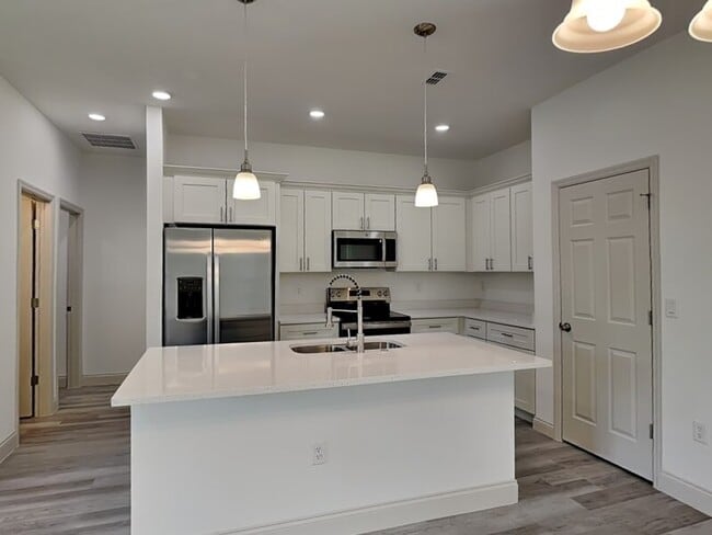 Building Photo - 2660 W Gifford Ln