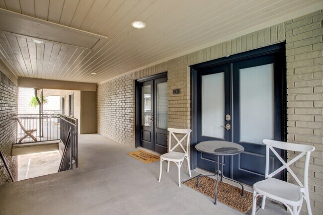 Building Photo - 1410 Hyde Park Blvd