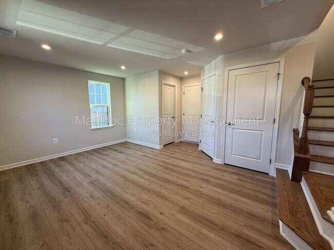 Building Photo - 1100 Rampart Dr