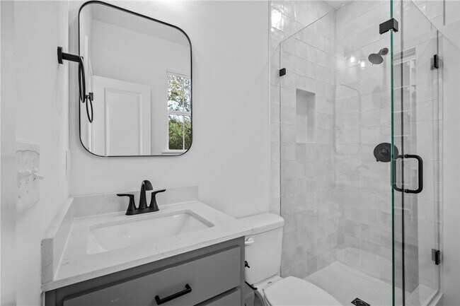 Building Photo - 588 S Willow Ave