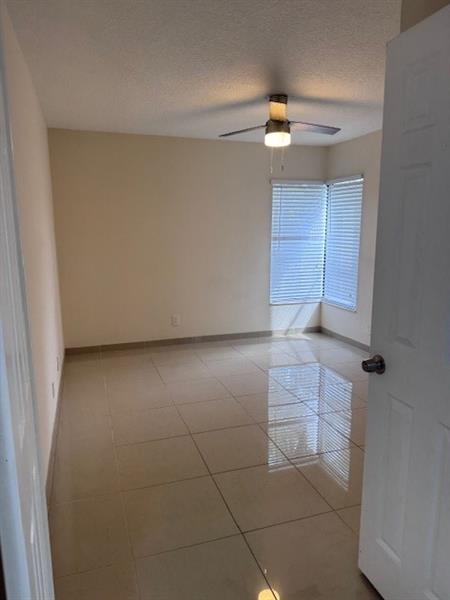 Building Photo - 2836 Carambola Cir S