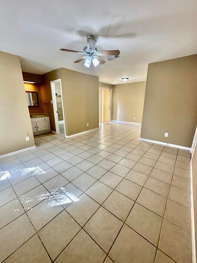 Building Photo - 2526 Valley Forest Dr