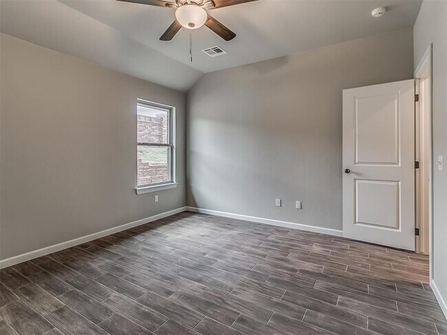 Building Photo - 600 Mirano Ln