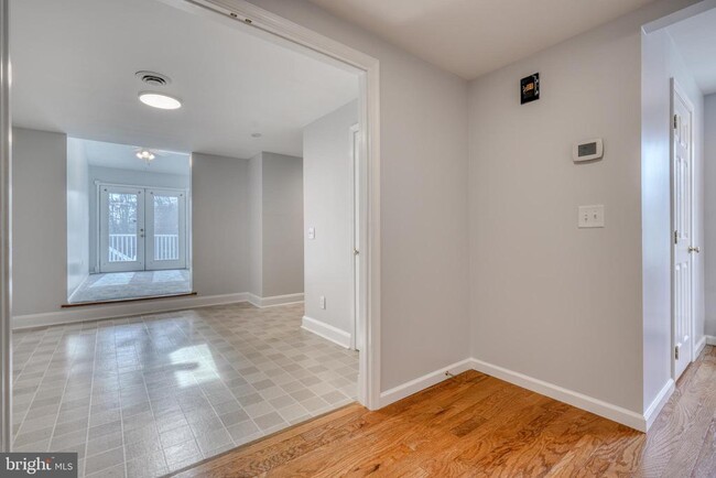 Building Photo - 427 Greenwood Rd