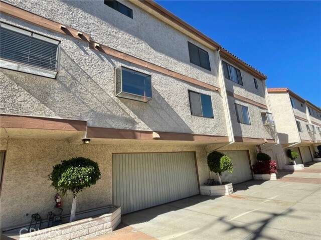 Building Photo - 1006 Arcadia Ave