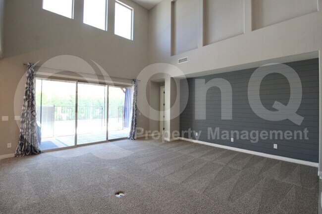 Building Photo - 4247 E Comstock Dr