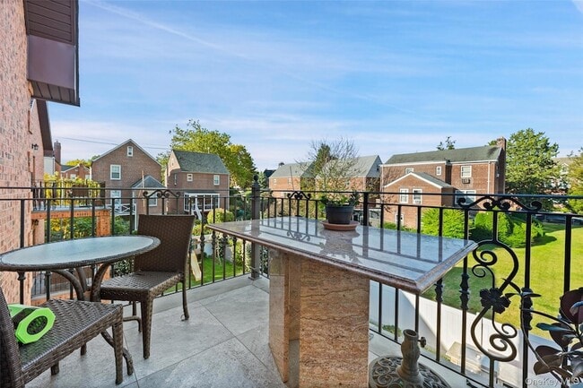 Building Photo - 2063 Narragansett Ave
