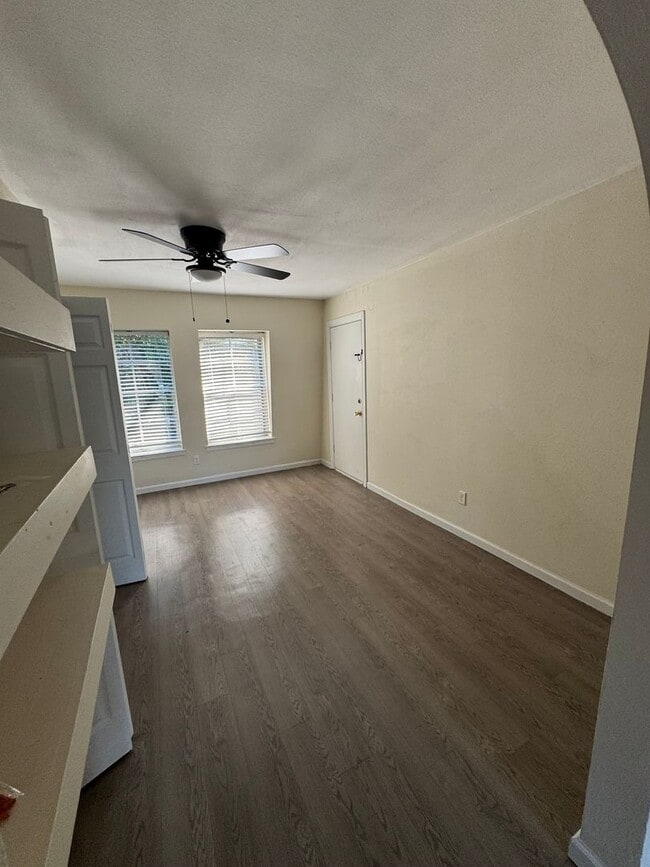 Building Photo - Spacious & Stylish Condo in Chateau DeVille – A Rare Find!