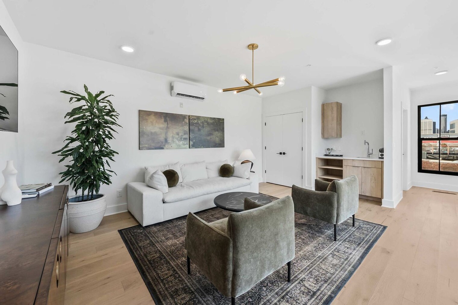 Building Photo - 346 Peters St SW