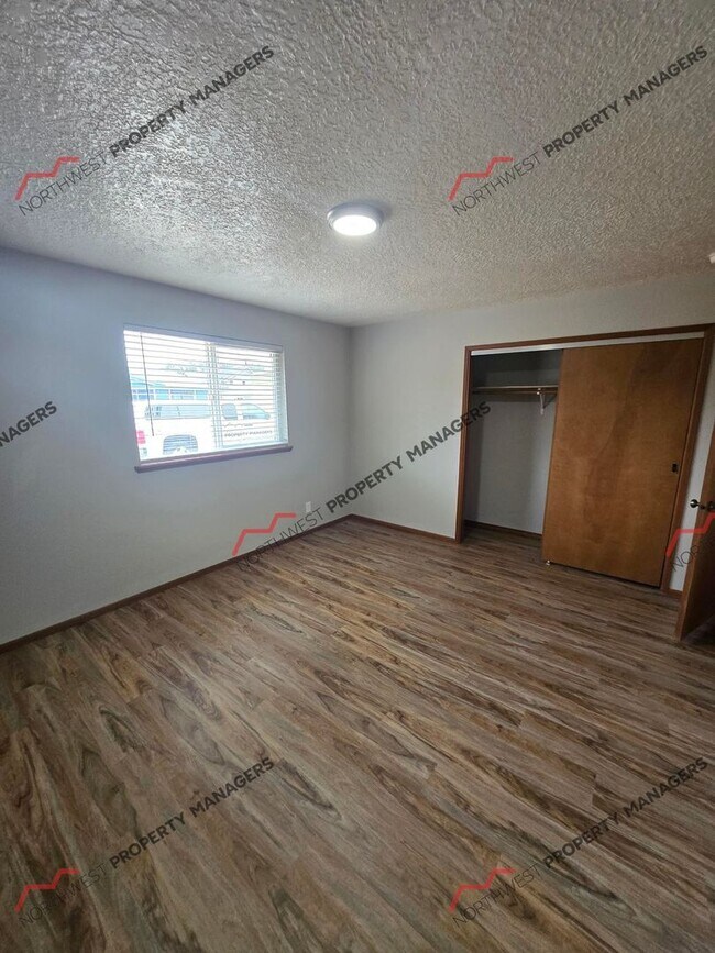 Building Photo - 119-121 Maple St