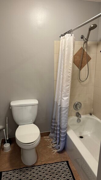 Building Photo - 9S070 Lake Dr