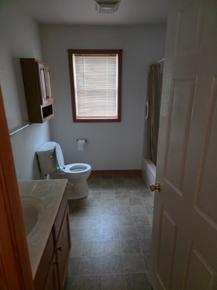 Building Photo - 405 Merri Ln