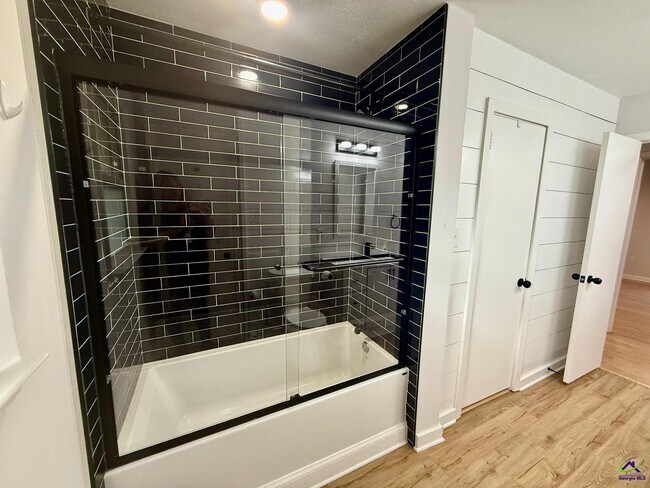 Building Photo - 519 Arrowhead Trl