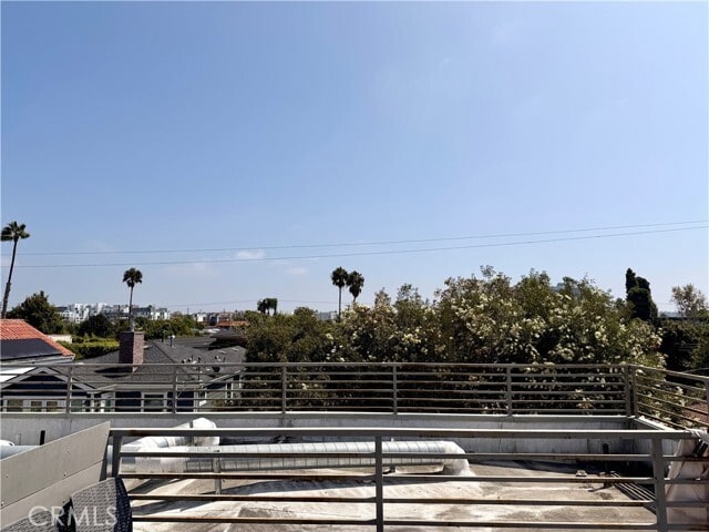 Building Photo - 1042 Garfield Ave
