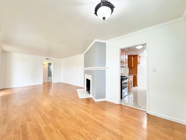 Building Photo - Beautiful 3Bd/1.5Ba Available In Santa Ana