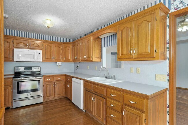 Building Photo - 3740 W Farm Rd 106