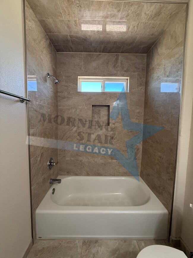 Building Photo - 2-Bedroom Townhome Apartment - Available Now!