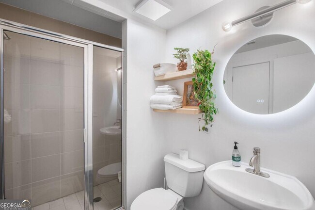 Building Photo - 174 Chester Ave SE