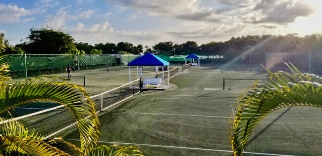 Bayport Tennis Courts - 843 Bayport Way