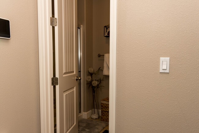 Building Photo - 617 Copper Ridge Way