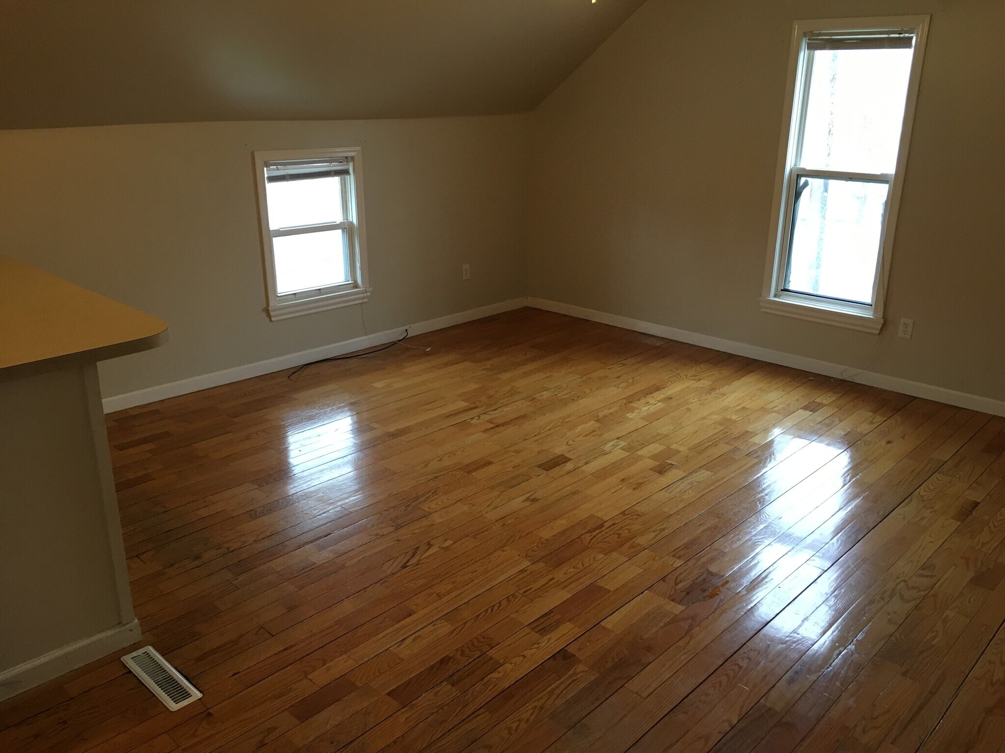 Building Photo - 604 W MT MORIS ST APT 3
