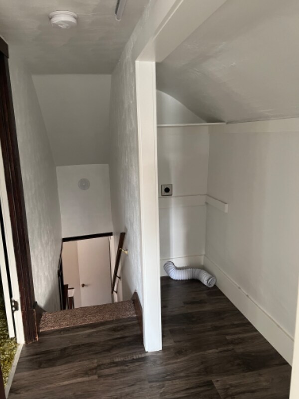 Building Photo - 208 E Front St