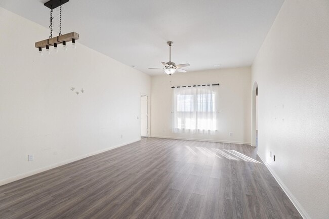Building Photo - 413 Lipizzan Ln