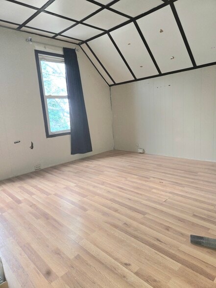 Primary Photo - 111 Redlyn St