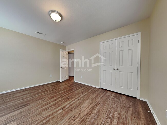 Building Photo - 210 Dartmouth Dr