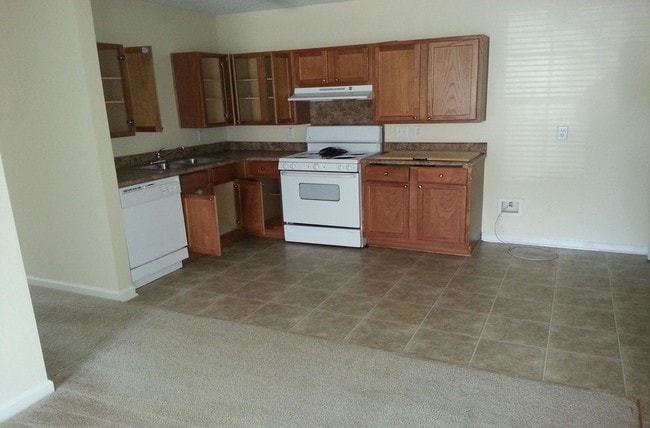Britt Lake - Fayetteville, NC | Apartment Finder