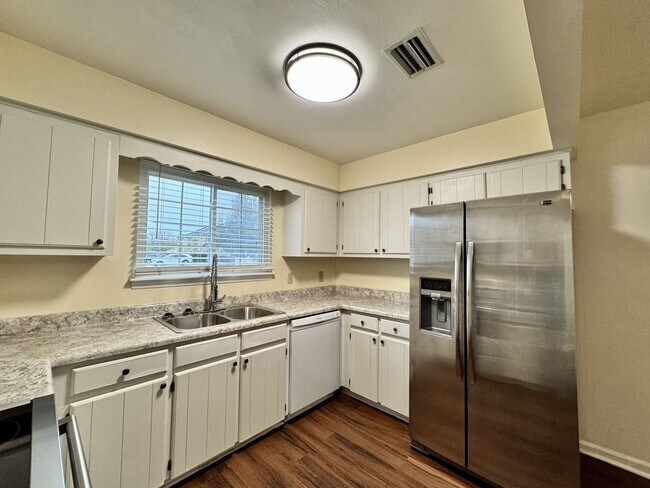 Building Photo - Glenleigh 1st-time Rental! Pet-Friendly, End-Unit Townhome, Cul-De-Sac with HUGE fenced backyard!