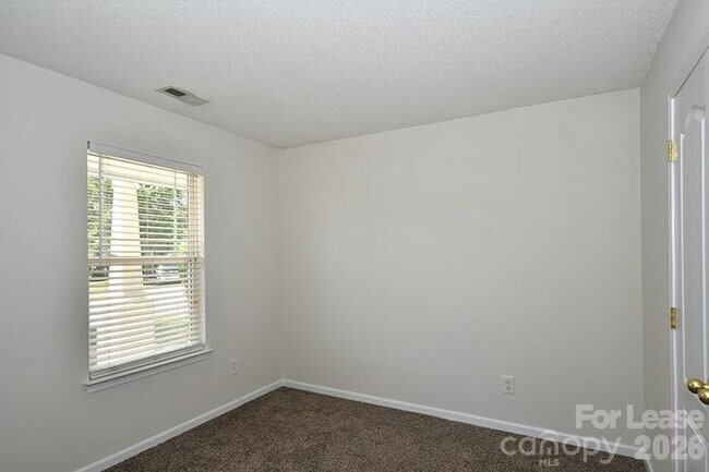 Building Photo - 118 Peterborough Dr