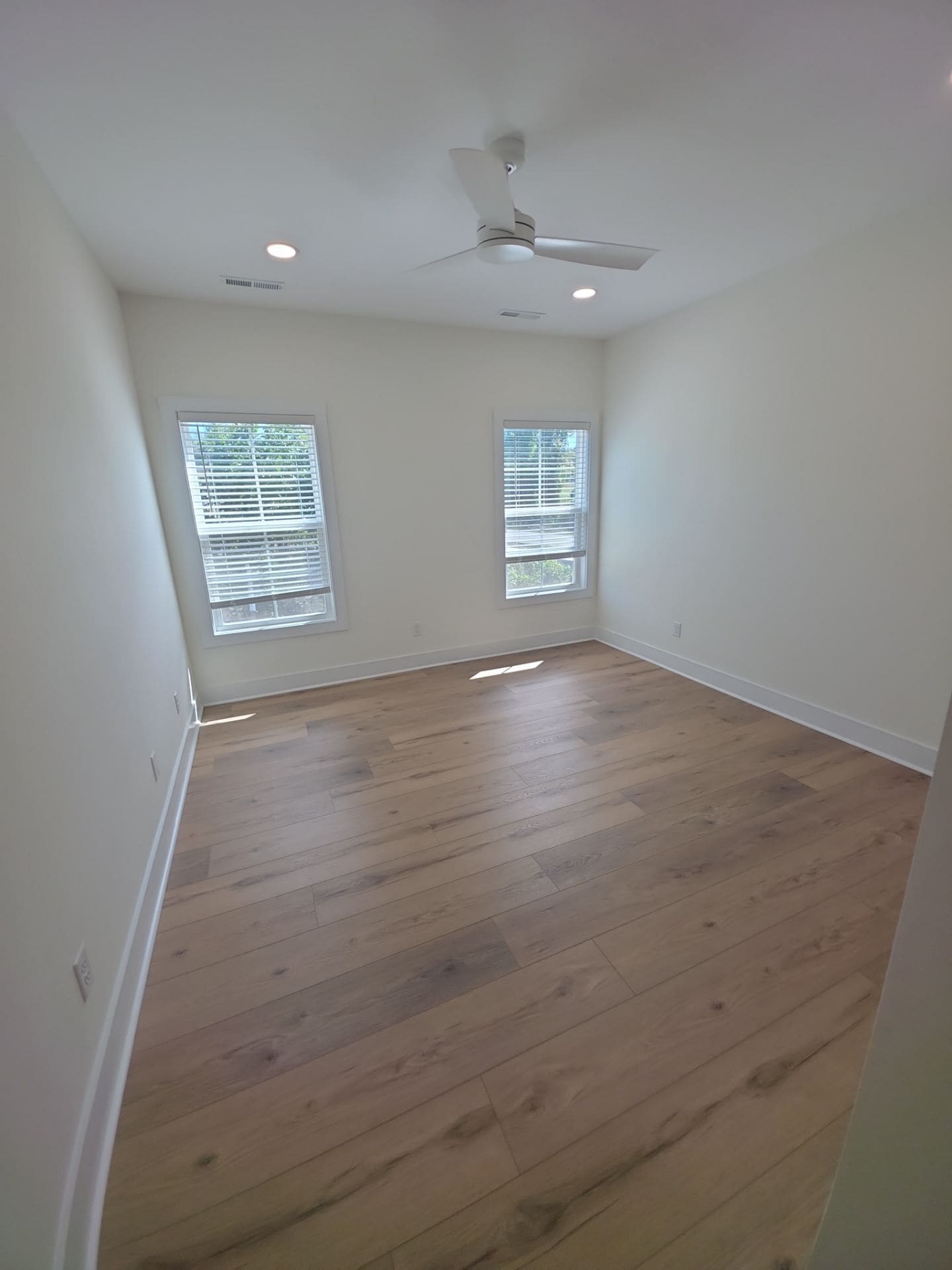 Building Photo - 481 Creekview Ln