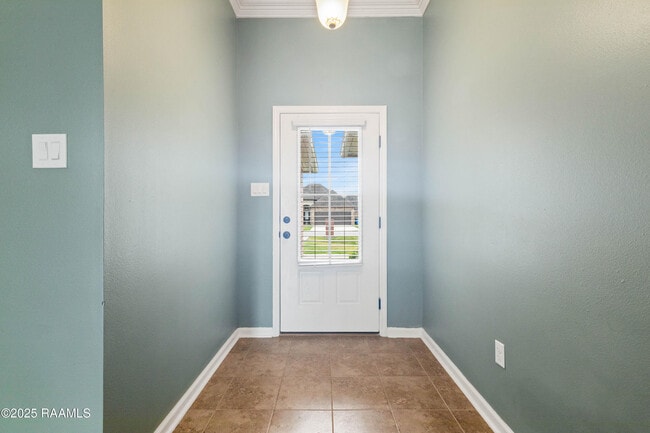 Building Photo - 307 Flanders Ridge Dr