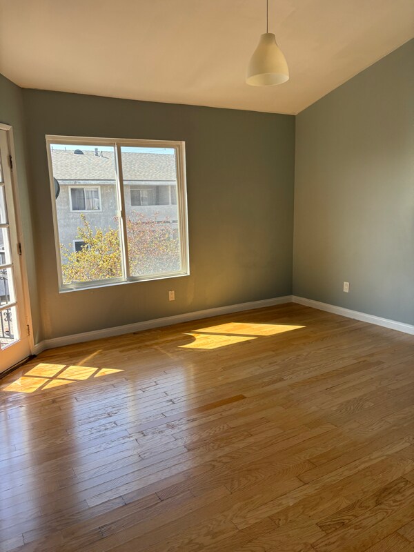 Building Photo - 1027 Newport Ave