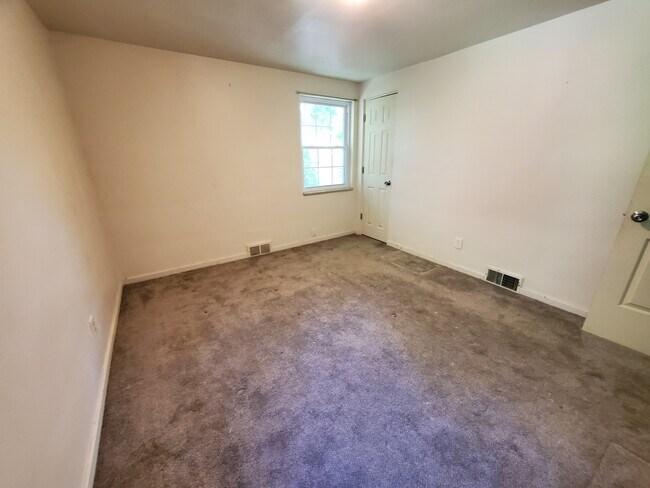 Building Photo - 834 Oranmore St