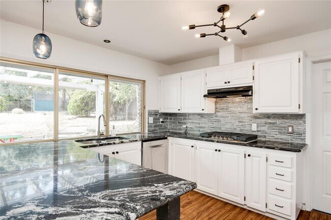 Building Photo - 703 Jetta Ct