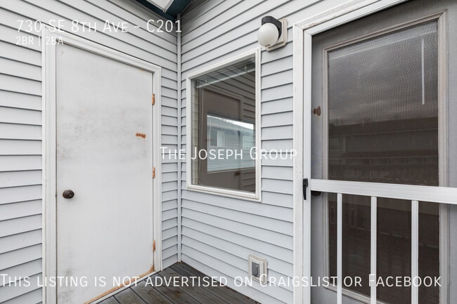 Building Photo - Top Floor 2BD/1.75BA Condo in Oak Harbor!