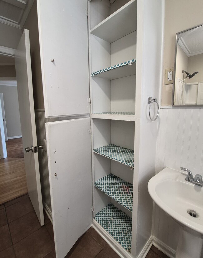 Building Photo - 206 W 60th St