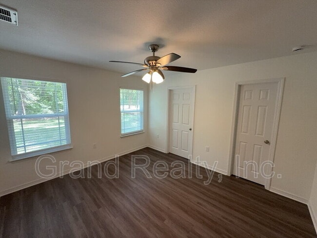 Building Photo - 5206 McCallister St