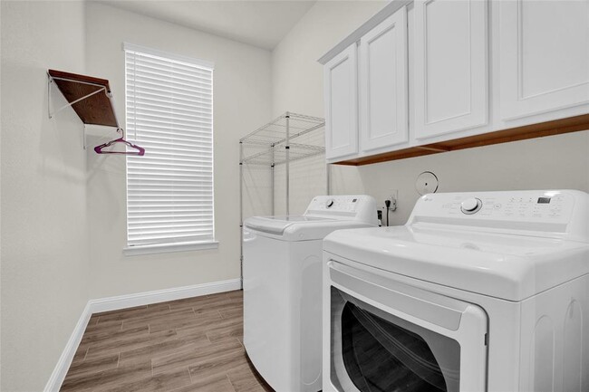 Building Photo - 6019 Marsh Lk Ct
