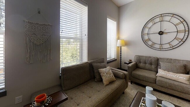 Building Photo - Beautiful Loft Apartment in the Heart of D...