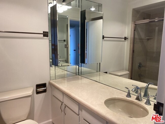 Building Photo - 4265 Marina City Dr