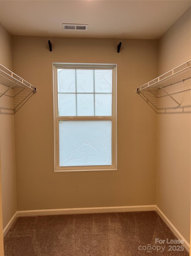 Building Photo - 8637 River Ridge Dr