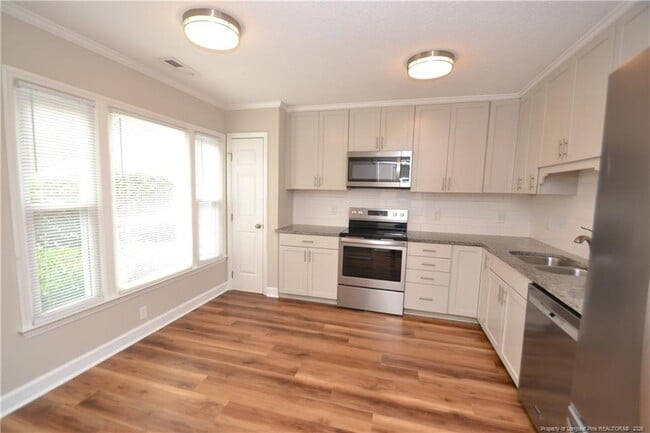 Building Photo - 110 Riverwalk Cir