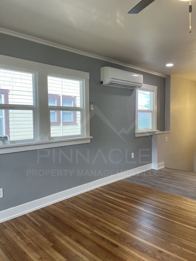 Building Photo - 1-5 1/2 Chicago Ave