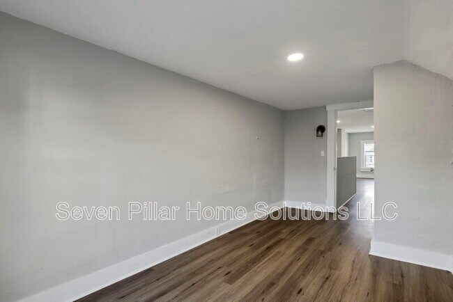 Building Photo - 1544 Granville St