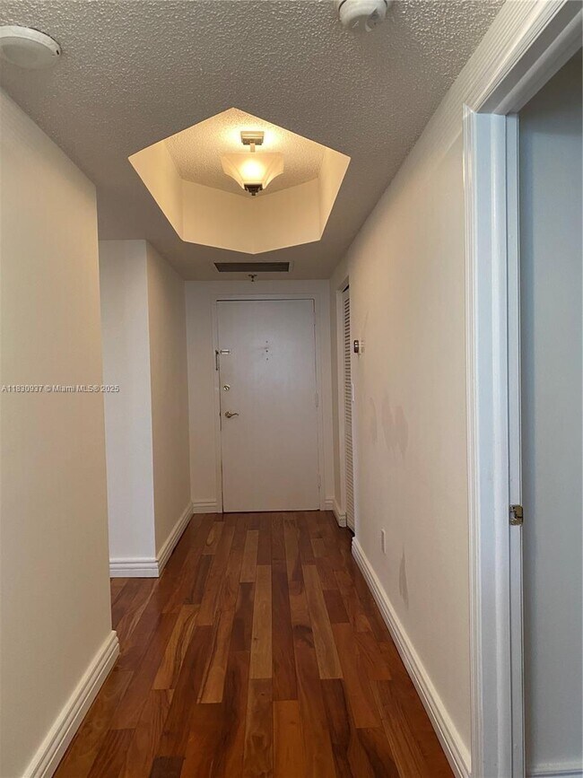 Building Photo - 6422 Collins Ave