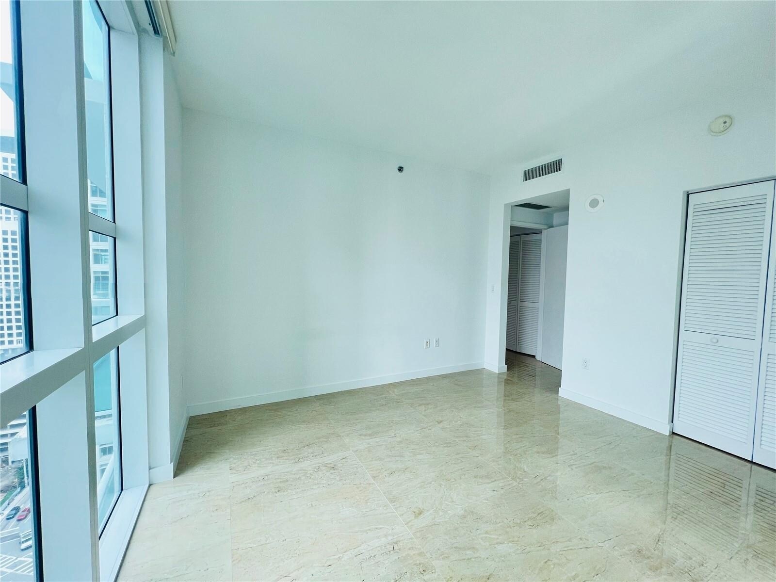 Building Photo - 950 Brickell Bay Dr