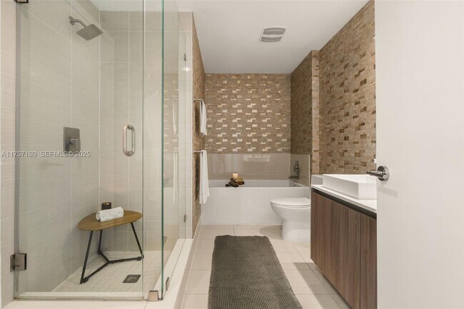 Building Photo - 201 SW 17th Rd